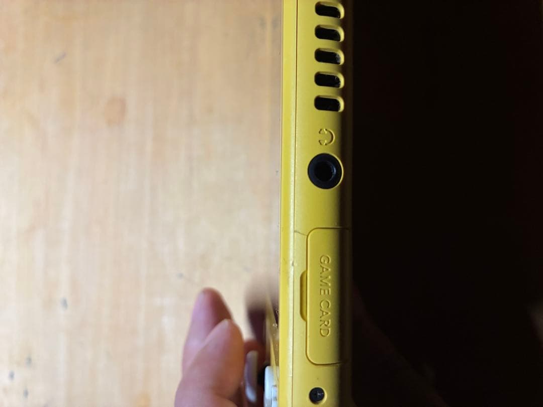 ニンテンドー　スイッチライト　イエロー