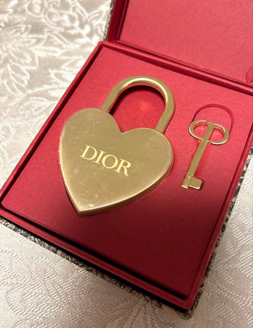 希少品★未使用★ディオール ハート型　南京錠　チャーム　Dior キーロック