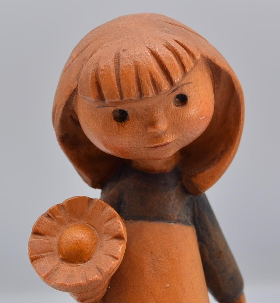 花を持つ少女　アンリ　ANRI　ジークフリート　木彫人形　イタリア　14ｃｍ