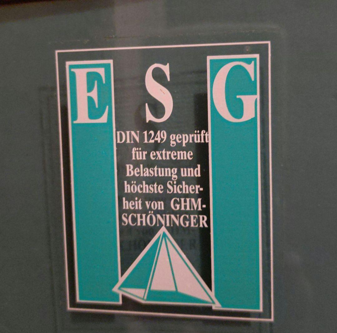 強化ガラス製シェルフ　ショーケース