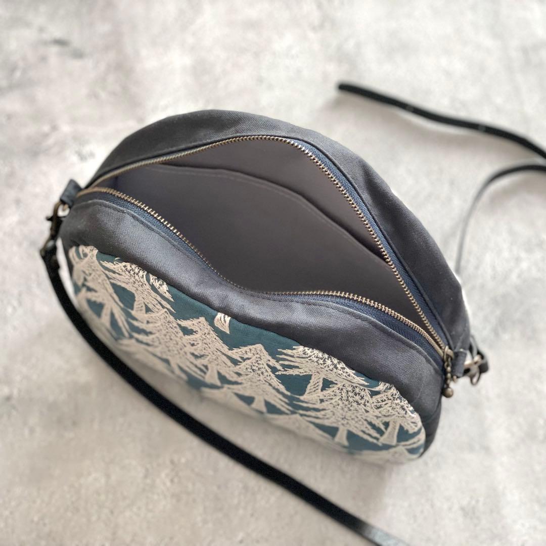 ⚮̈ミナペルホネン　land theater まるっこポシェット