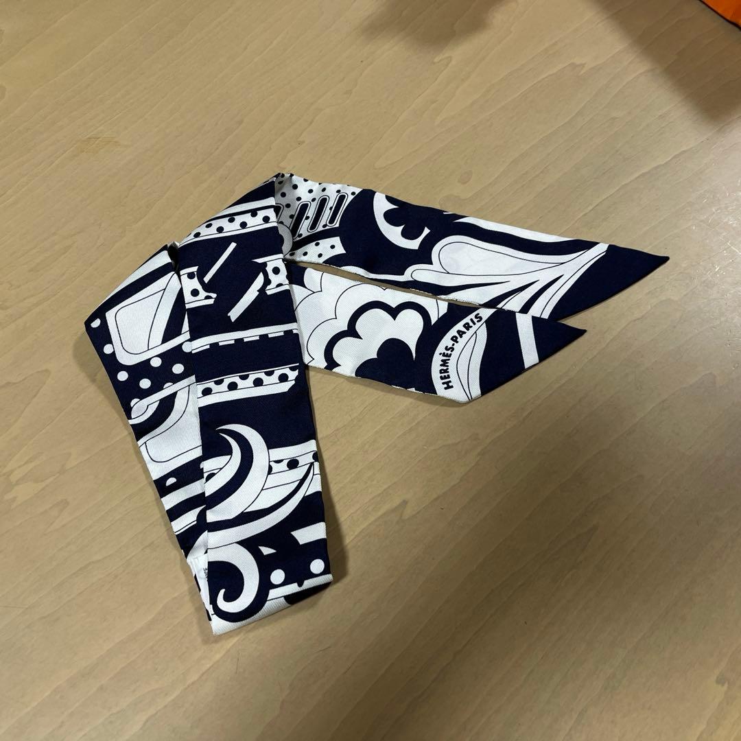 極美品☆HERMÈS エルメス シルクスカーフ ネイビー&ホワイト
