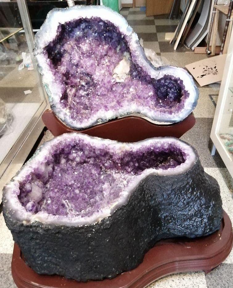 アメジストドーム　上：17.4kg 　下：57kg 　台座12.5kg