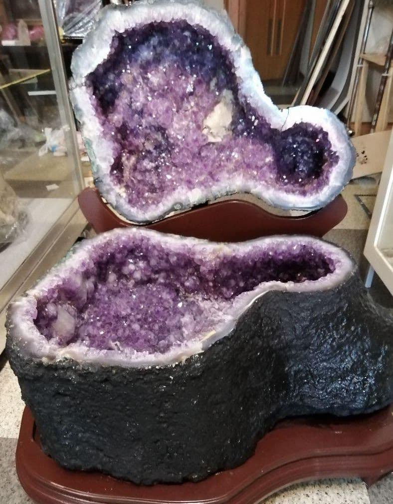 アメジストドーム　上：17.4kg 　下：57kg 　台座12.5kg