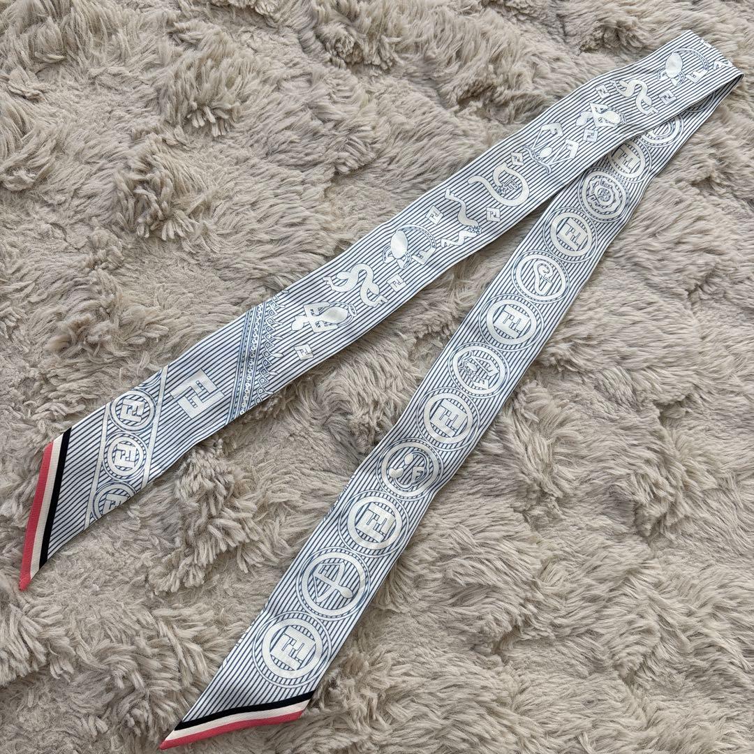 FENDI フェンディ ロゴプリント シルク製 ラッピー リボンスカーフ