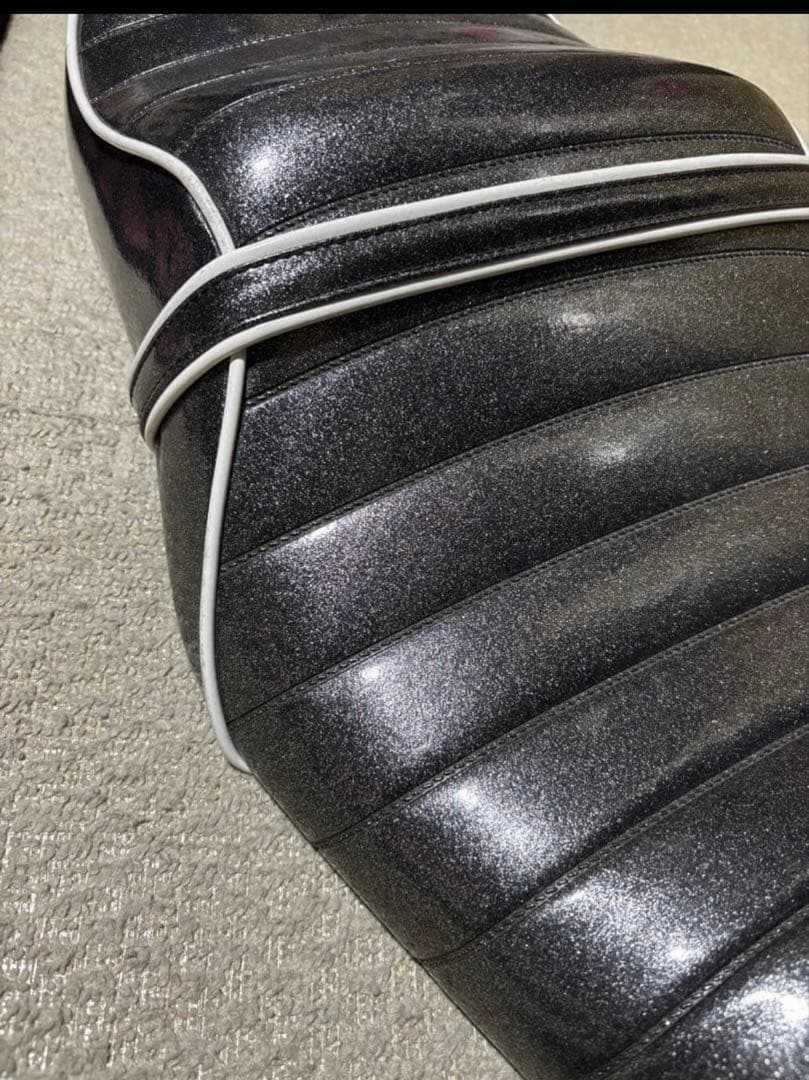 田*盛様 バリオスのブラックシート　あんこ抜き　銀のラメ加工　白のライン　バイク