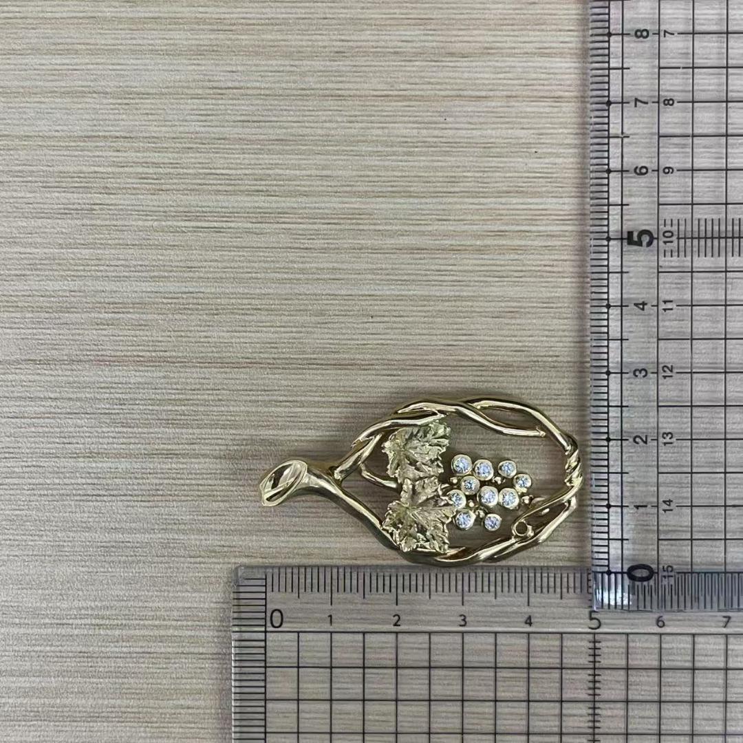 【QUEEN】K18/750 ダイヤモンド ペンダント