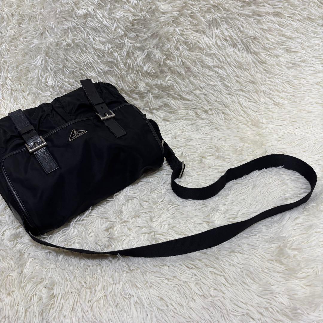 ✨️美品 PRADA メッセンジャーバッグ 三角プレート 斜めがけ 大容量 黒