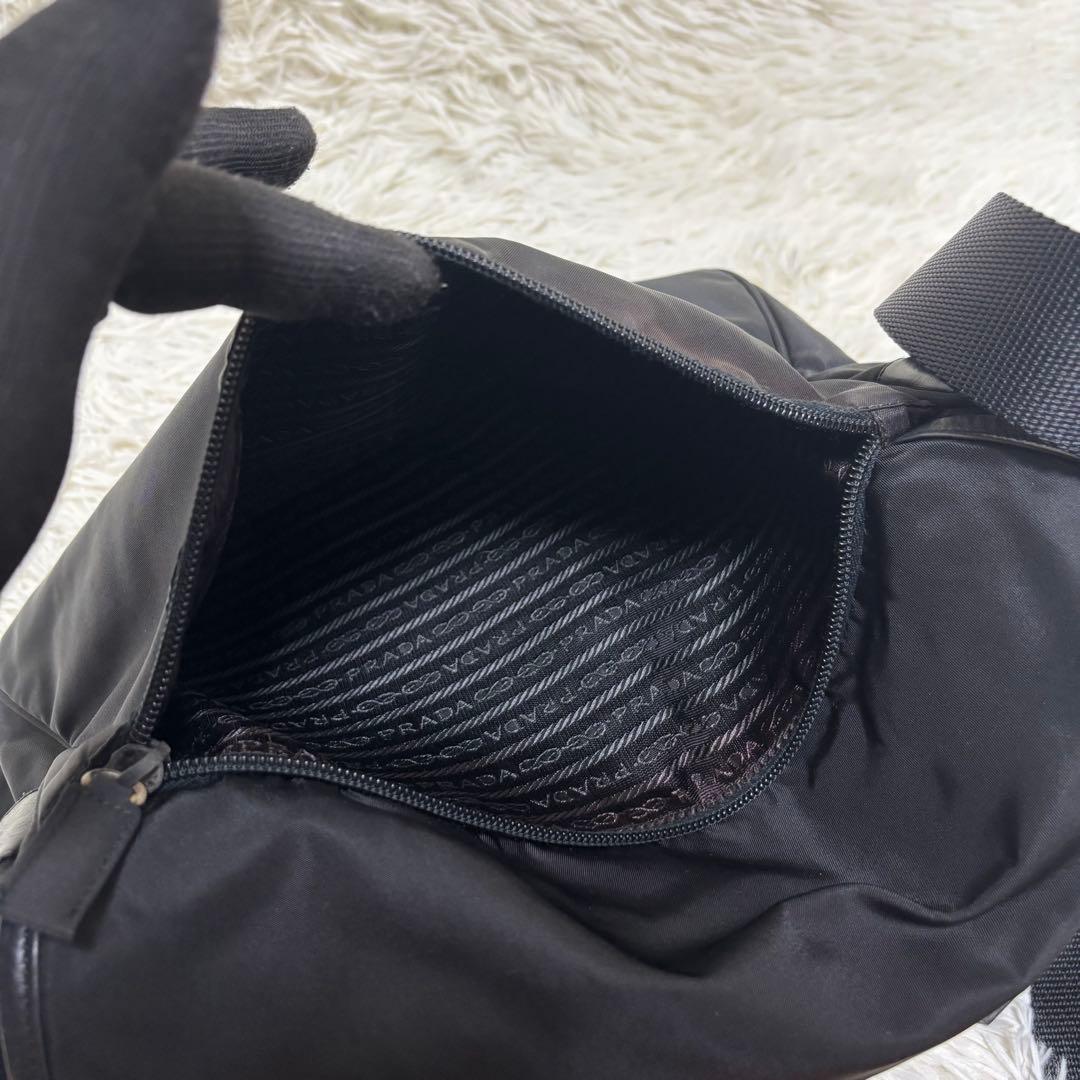 ✨️美品 PRADA メッセンジャーバッグ 三角プレート 斜めがけ 大容量 黒