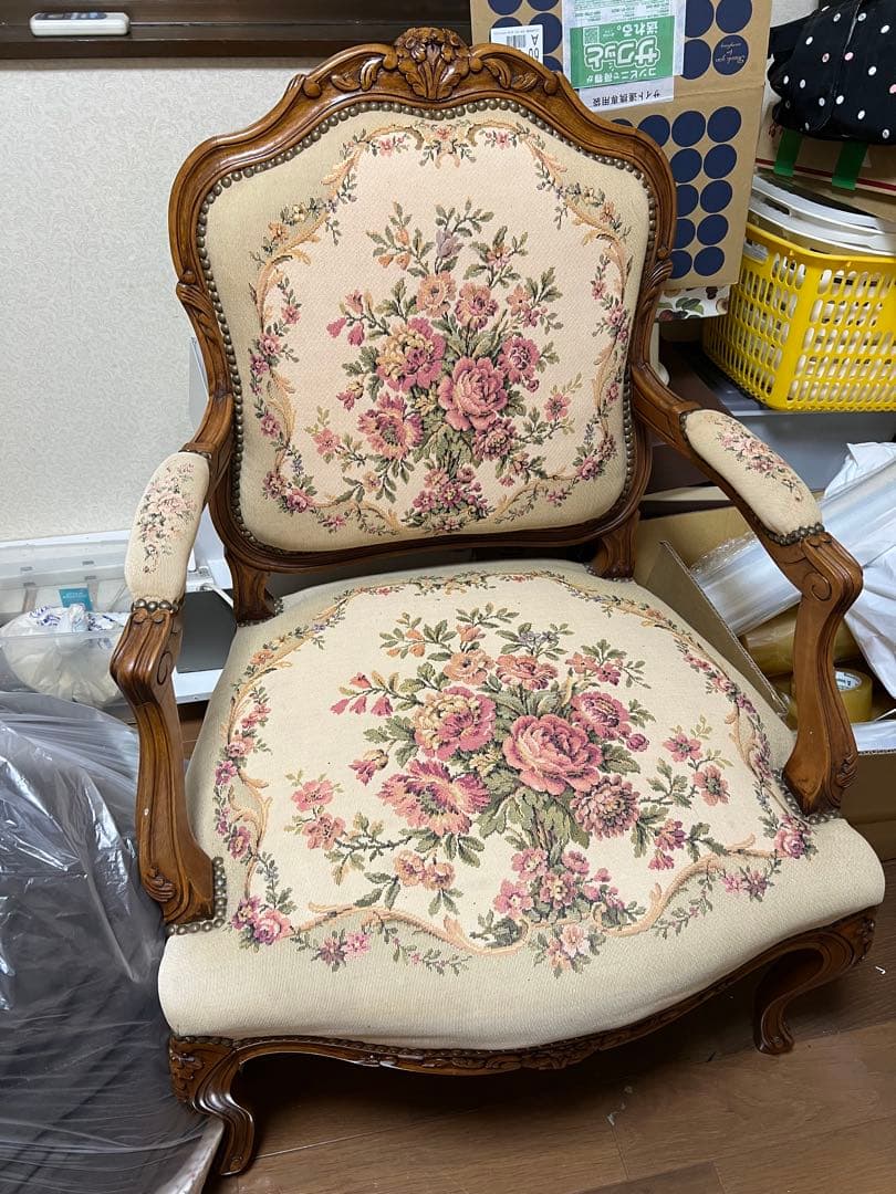 フラワーパターンの西洋家具セット　 大阪市大正区で売ります