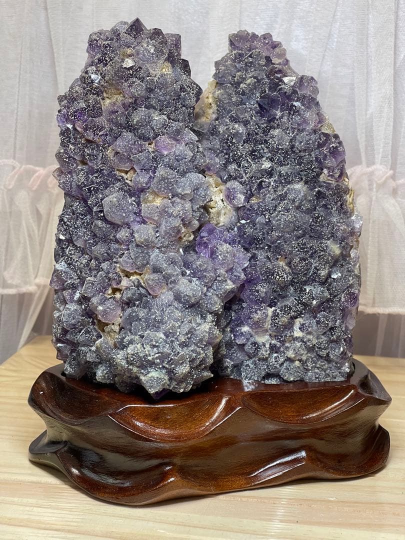 高品質　綺麗^ - ^ 天然石アメジストクラスター　重さ2427g 台座付き