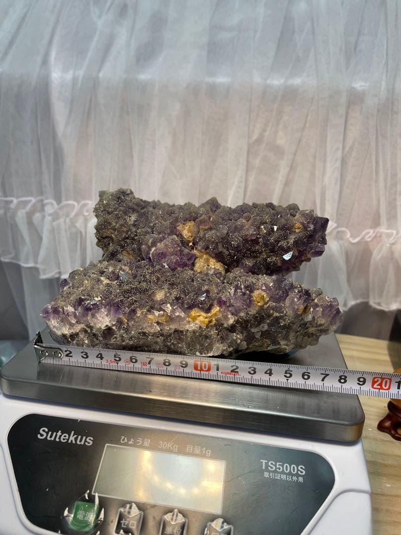 高品質　綺麗^ - ^ 天然石アメジストクラスター　重さ2427g 台座付き