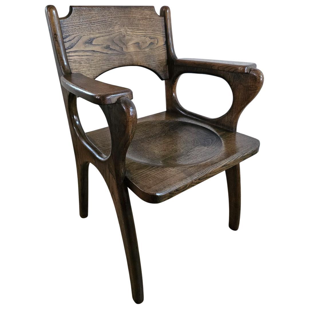 木製 アーム付き ダイニングチェア① 板座 座ぐり くり抜きデザイン 椅子