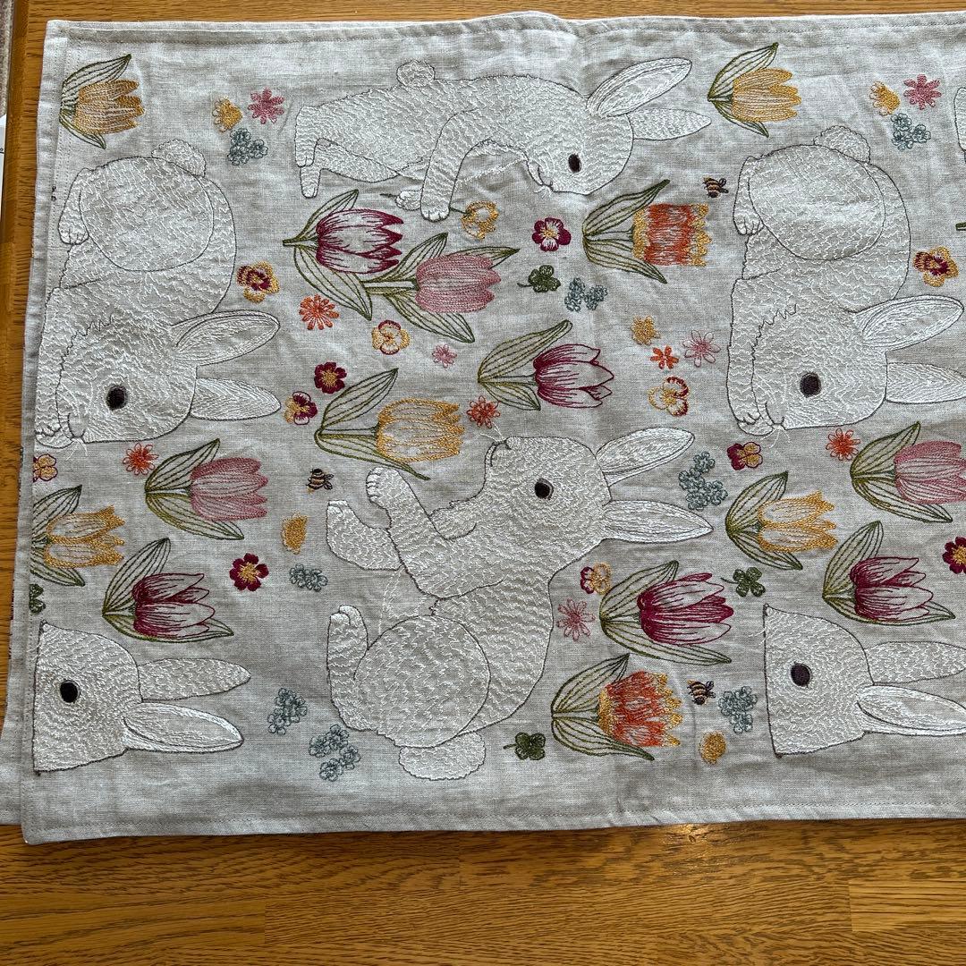 コーラル&タスク Coral&Tusk ウサギのテーブルランナー　新品