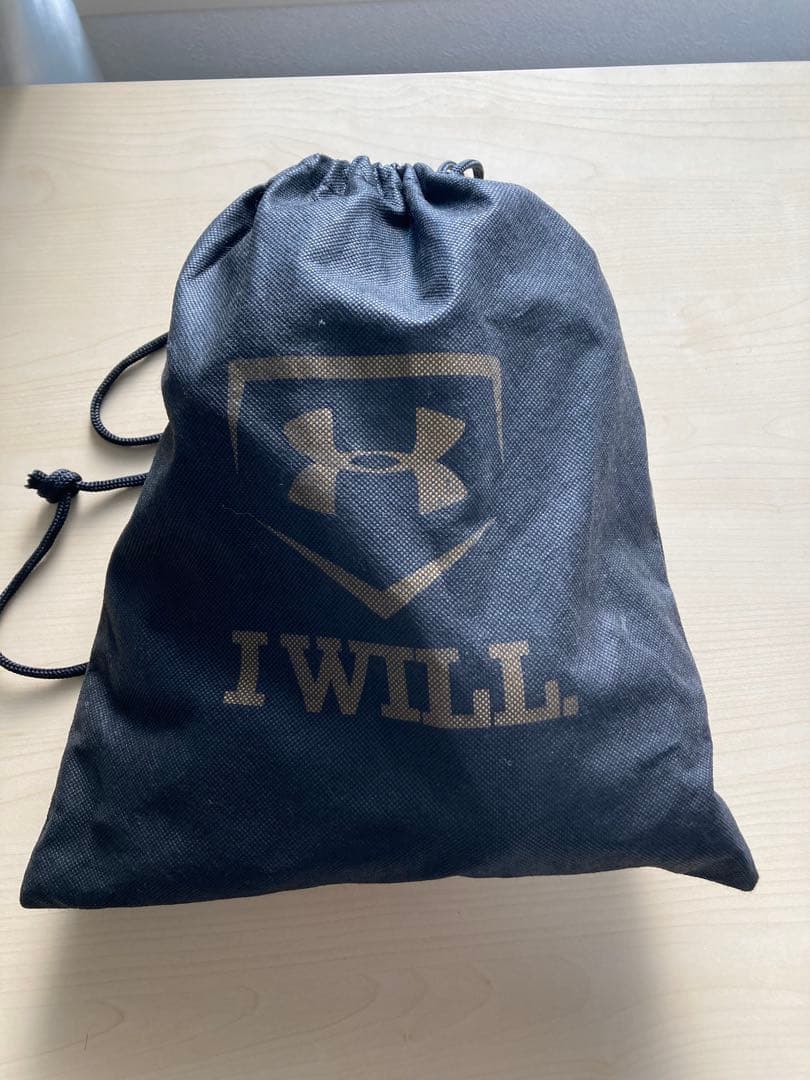 【美品】Under Armour 野球グローブ 黒/金