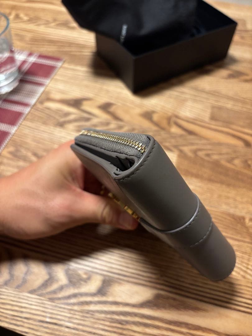 R*T様 サンローラン 財布 グレージュ