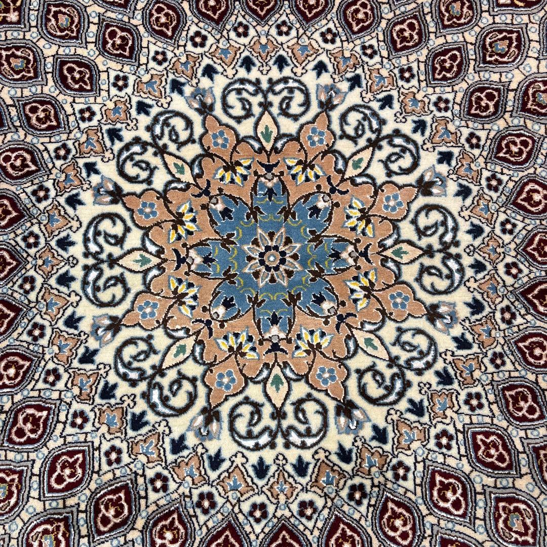 手織りペルシャ絨毯　新品　ナイン産　コルクウール&シルク　210×204 ラグ