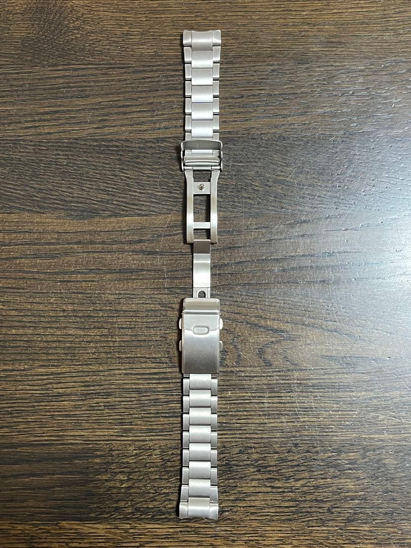 CITIZEN スーパーチタニウム シルバー 金属ベルト 調整可能　幅20mm