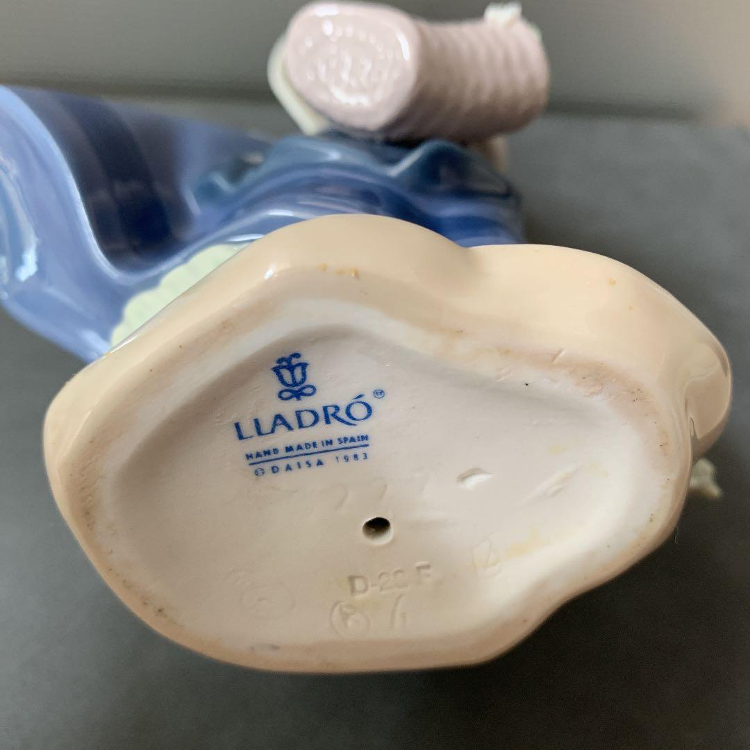 リヤドロ陶器人形　きれいな花ばかり　花と少女