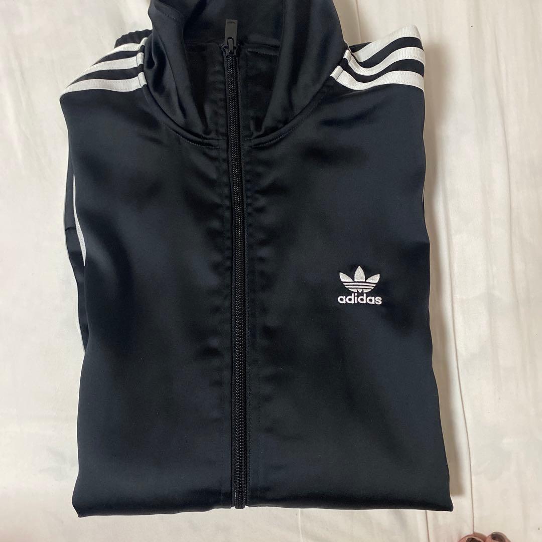 アディダス　ルーズ サテン トラックトップ