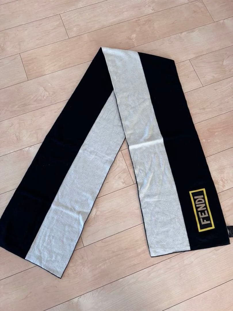 FENDI ロゴ入り マフラー ブラック/シルバー