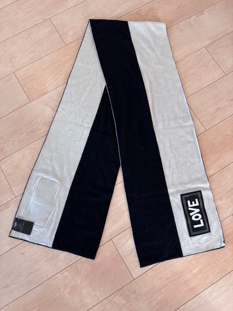 FENDI ロゴ入り マフラー ブラック/シルバー