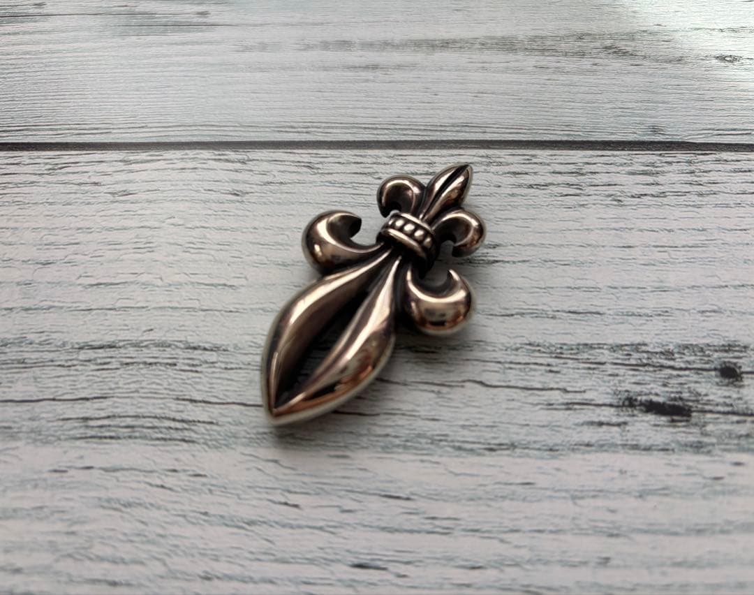 シンズスカルプチャー　ビッグオープンリリー　ペンダント　ネックレス　ユリ