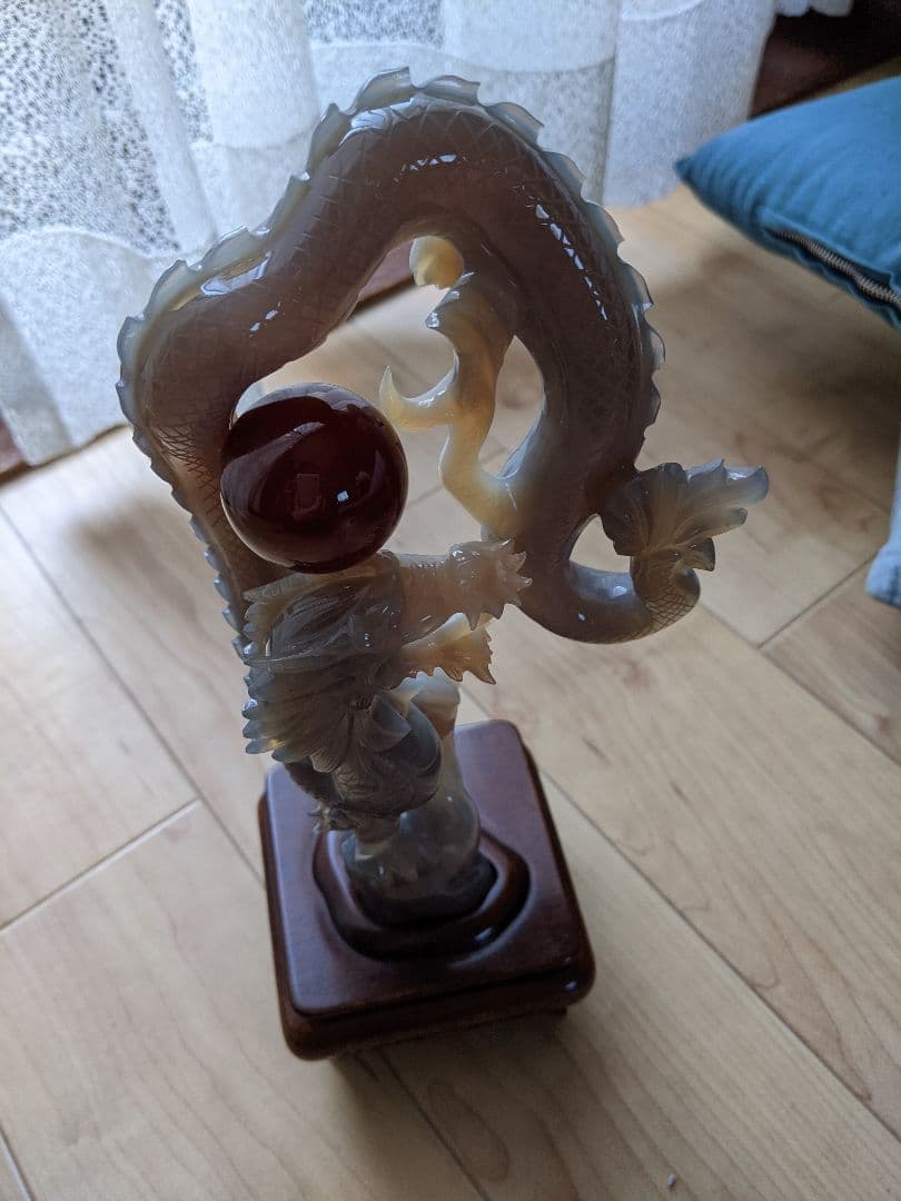 ★龍の置物 めのう 玉付き