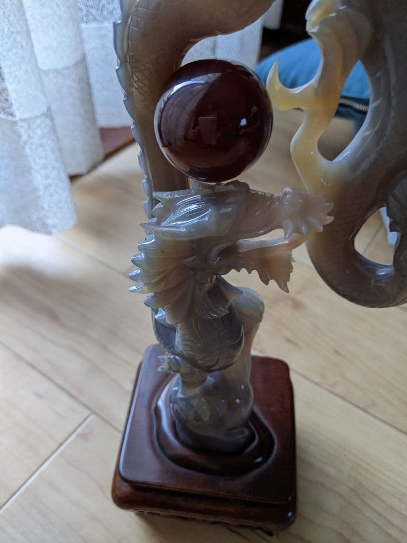 ★龍の置物 めのう 玉付き