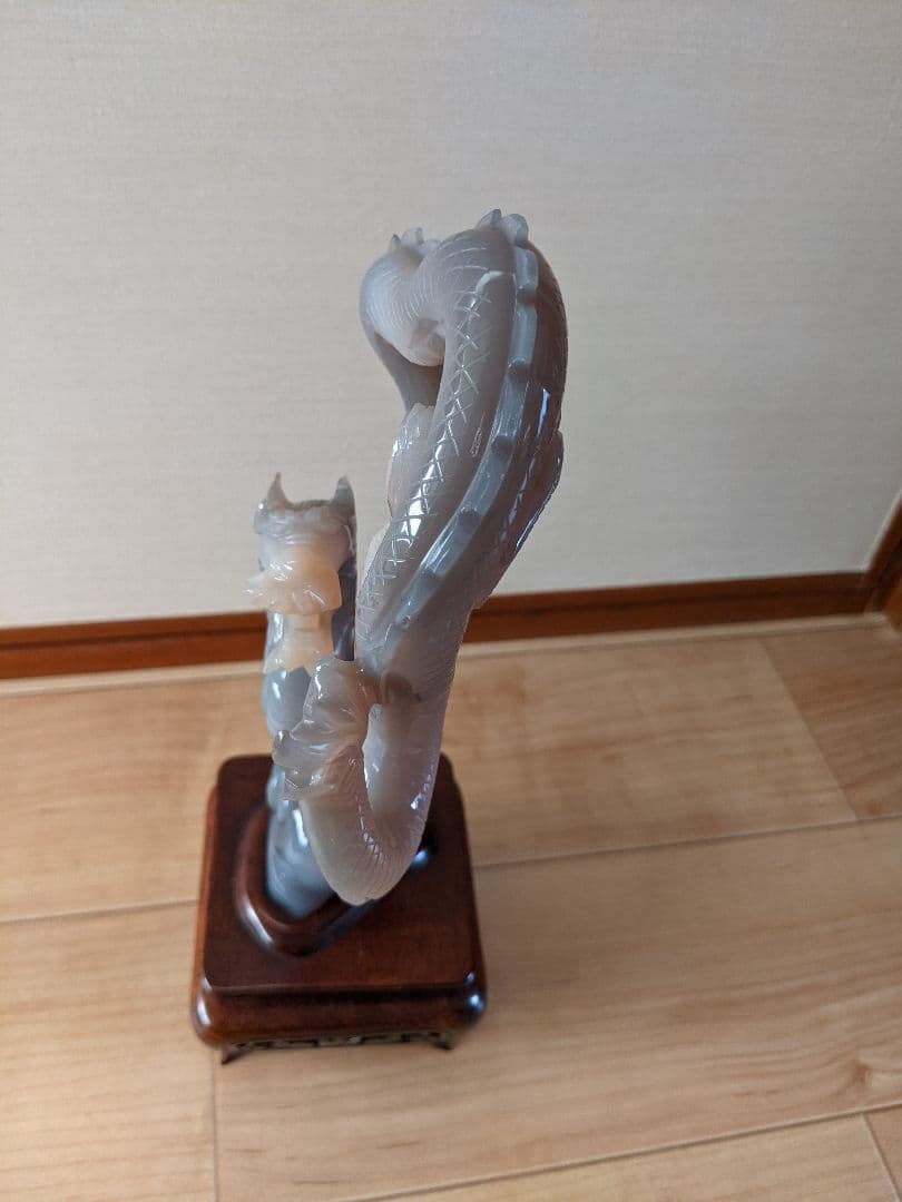 ★龍の置物 めのう 玉付き