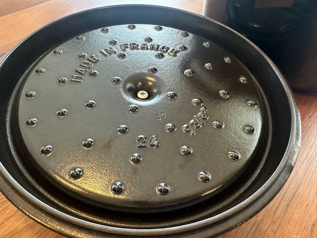 【お値下げ】Staub ストウブ ピコ・ココット 24 cm ラウンド　両手鍋