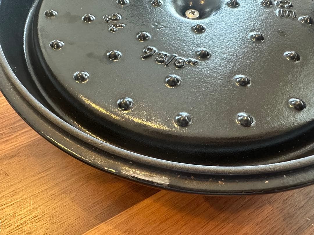 【お値下げ】Staub ストウブ ピコ・ココット 24 cm ラウンド　両手鍋