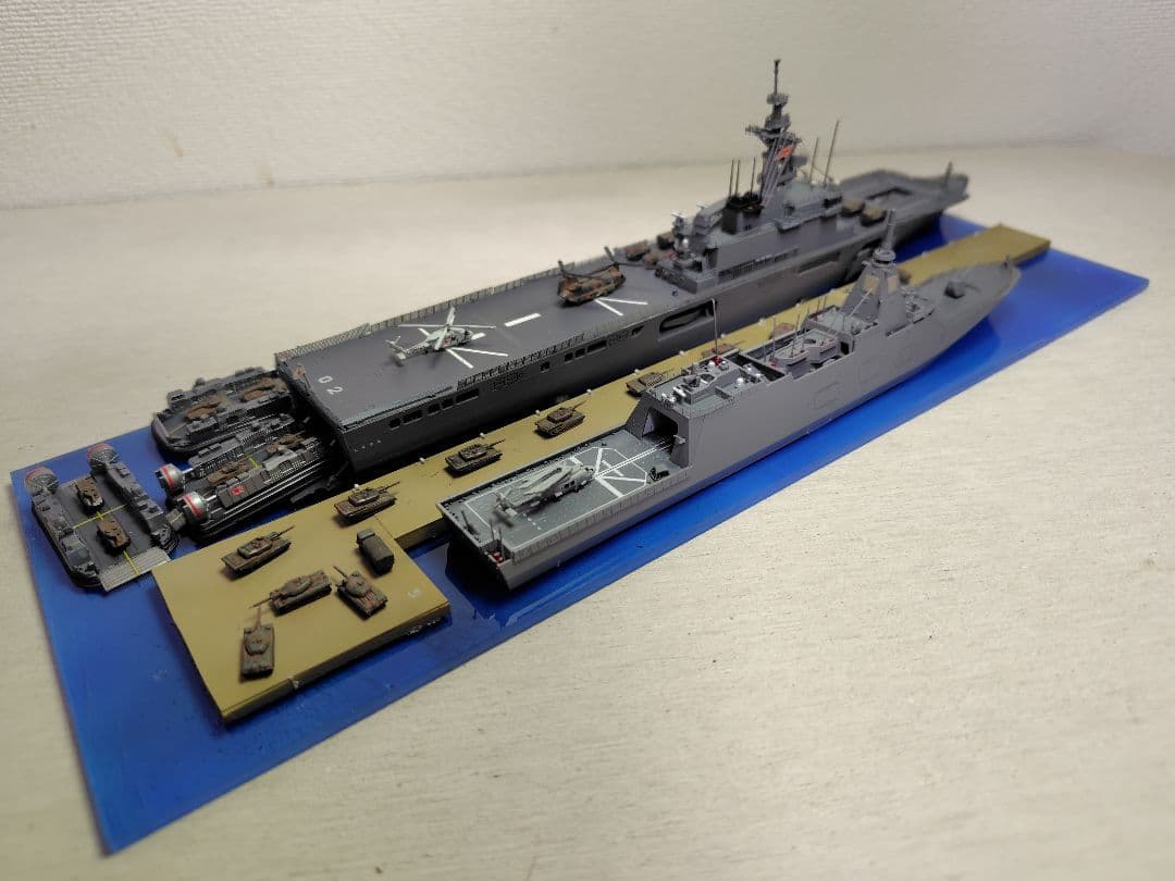 海上自衛隊護衛艦 おおすみ，みくま 1/700 スケール完成模型