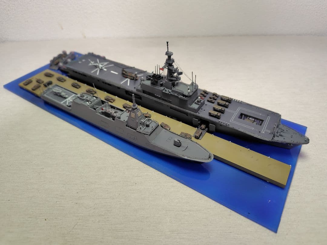 海上自衛隊護衛艦 おおすみ，みくま 1/700 スケール完成模型