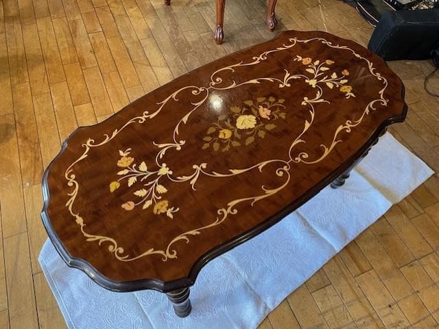 花のインレイ装飾オーバル型テーブル