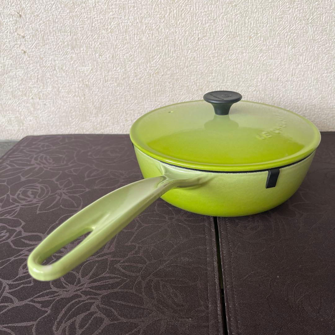 値下げ！　新品未使用LE CREUSET 緑色 片手鍋２１㎝　プレゼント付き