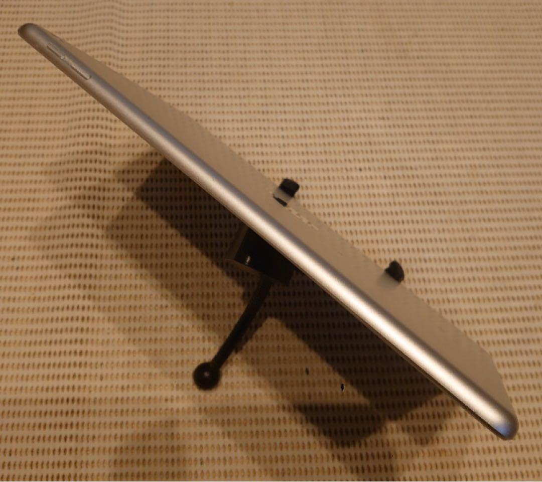 動作品iPad第6世代(A1893)本体128GB送料込ジャンク品7JF8N