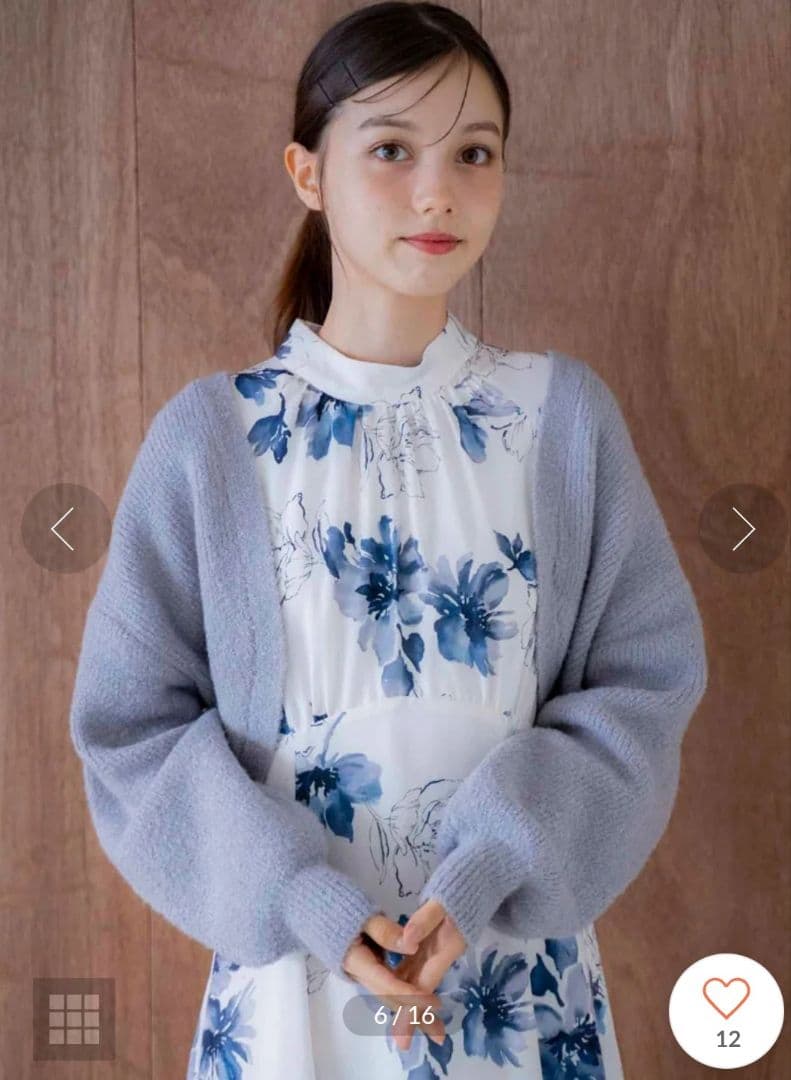 花柄マキシワンピースとカーディガン