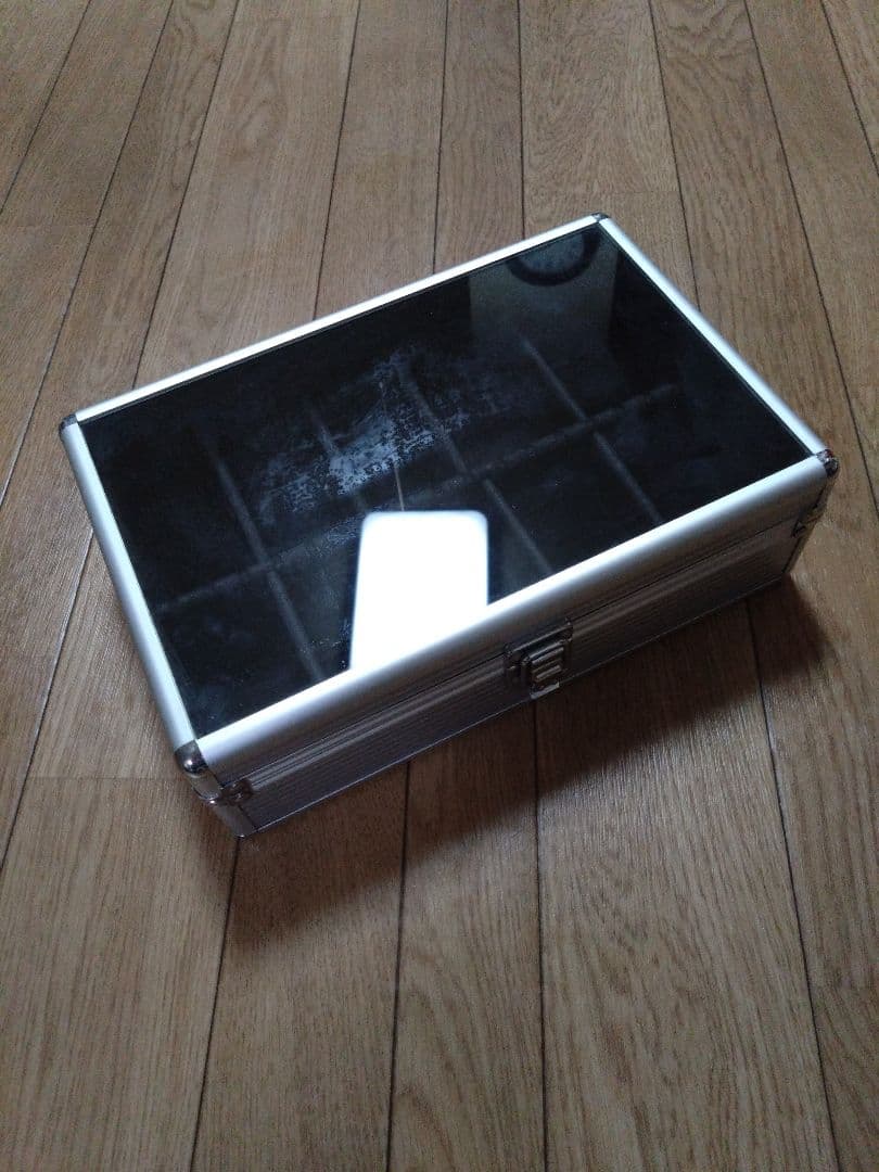 アルミ製ジュエリーケース ８仕切り