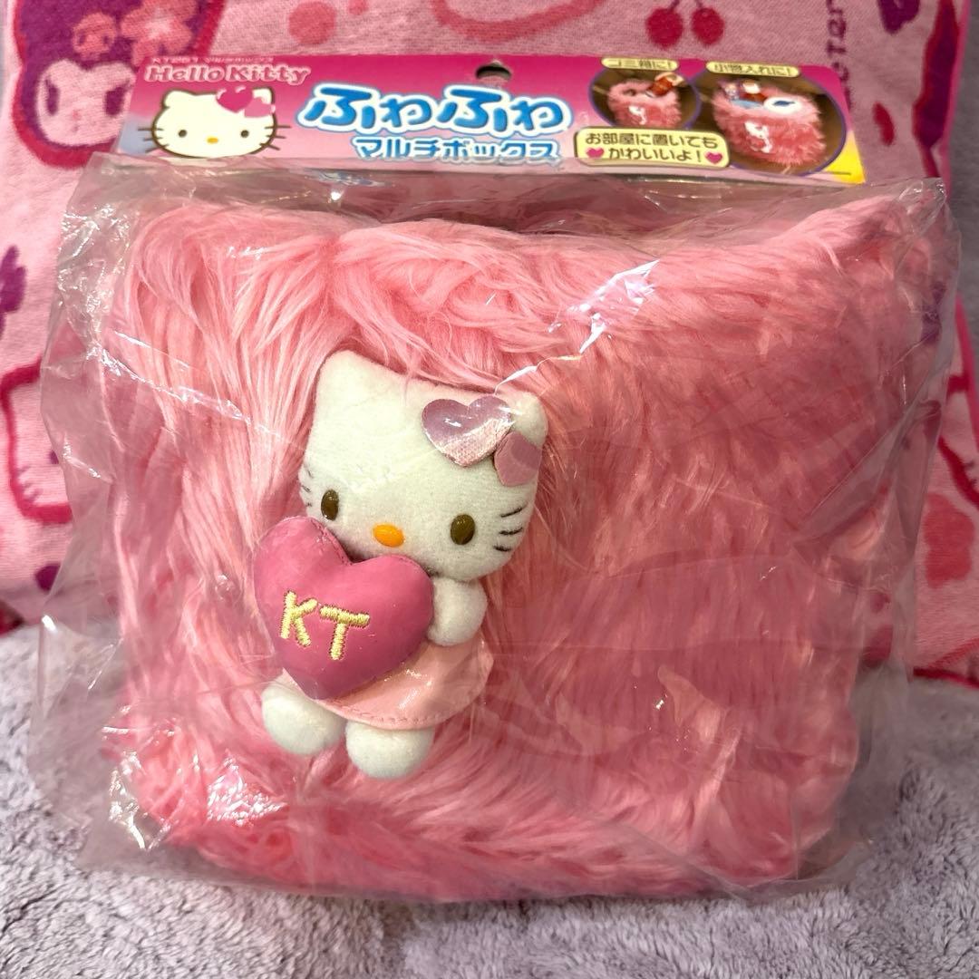 ハローキティ ふわふわマルチボックス　マスコット付き