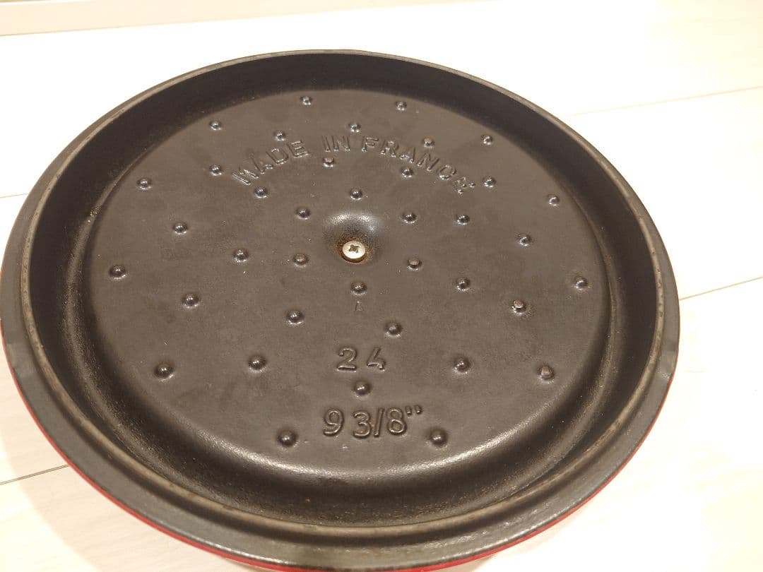 早いもの勝ち、格安！大きめ　ストウブ　staub 鍋　レッド　24センチ