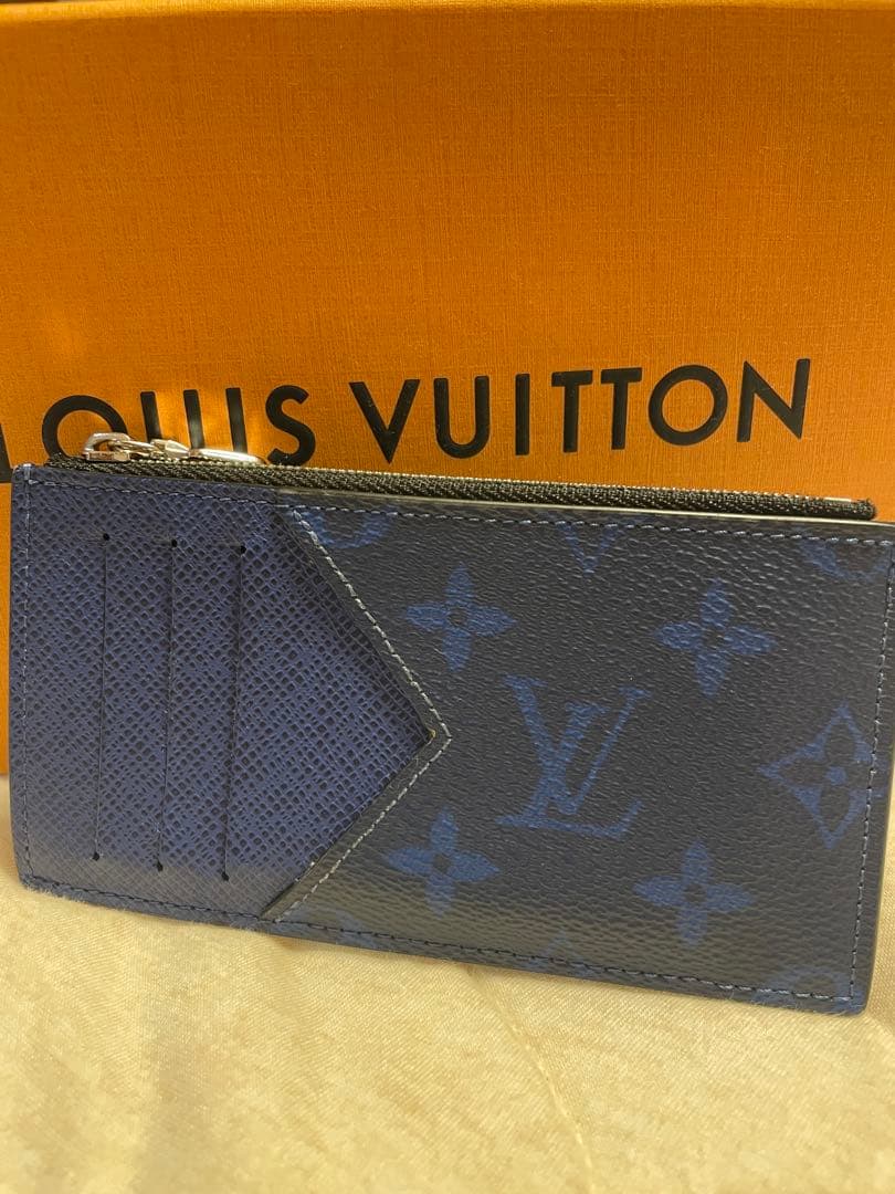 LOUIS VUITTON 青 ケース