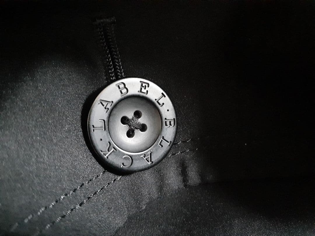 【美品】バーバリー 　ブラックレーベル　トレンチコート　　ブラック　サイズM