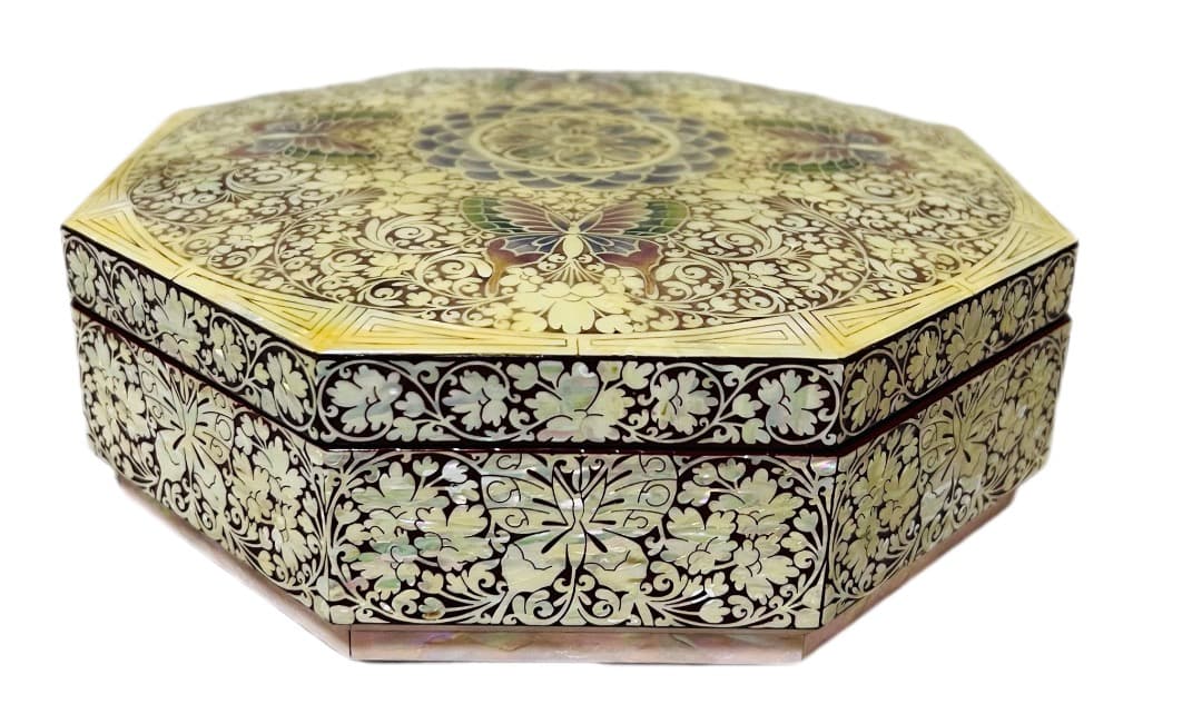 【レム】八角螺鈿　宝石小物入れ 貝細工　入れ物　縁起　器付き