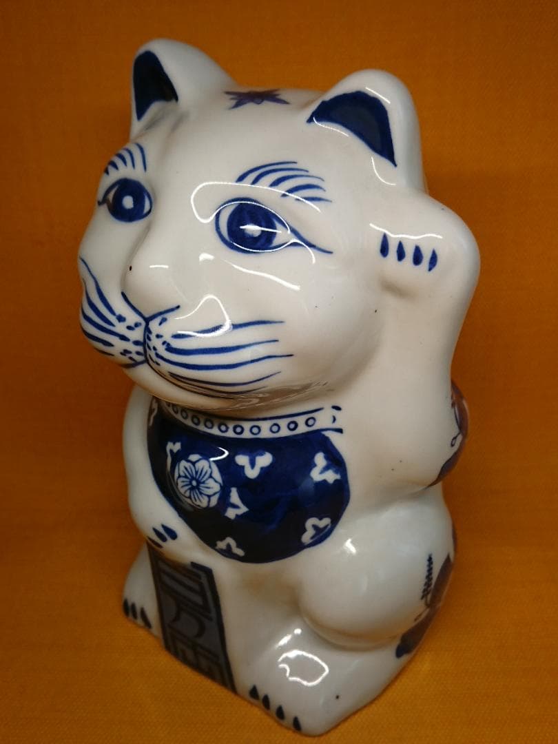 ネコ　招き猫　陶器　オブジェ　置物　インテリア　工芸品　美術品　A1028