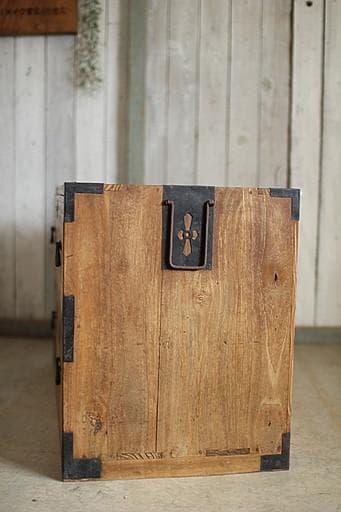 味のある木製の引き出し2段　チェスト　桐箪笥