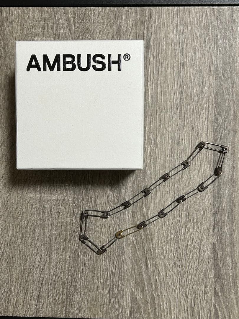 アクセサリー AMBUSH SMALL SAFETY PIN NECKLACE