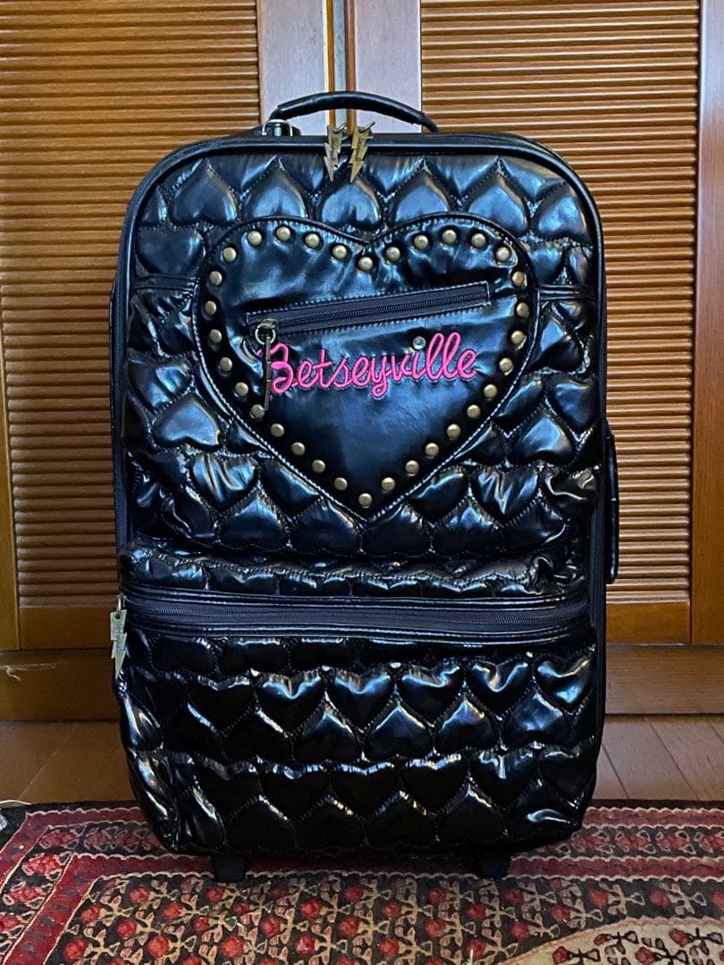 ネジの外れてるAB型　BETSEY JOHNSON キャリーバッグ