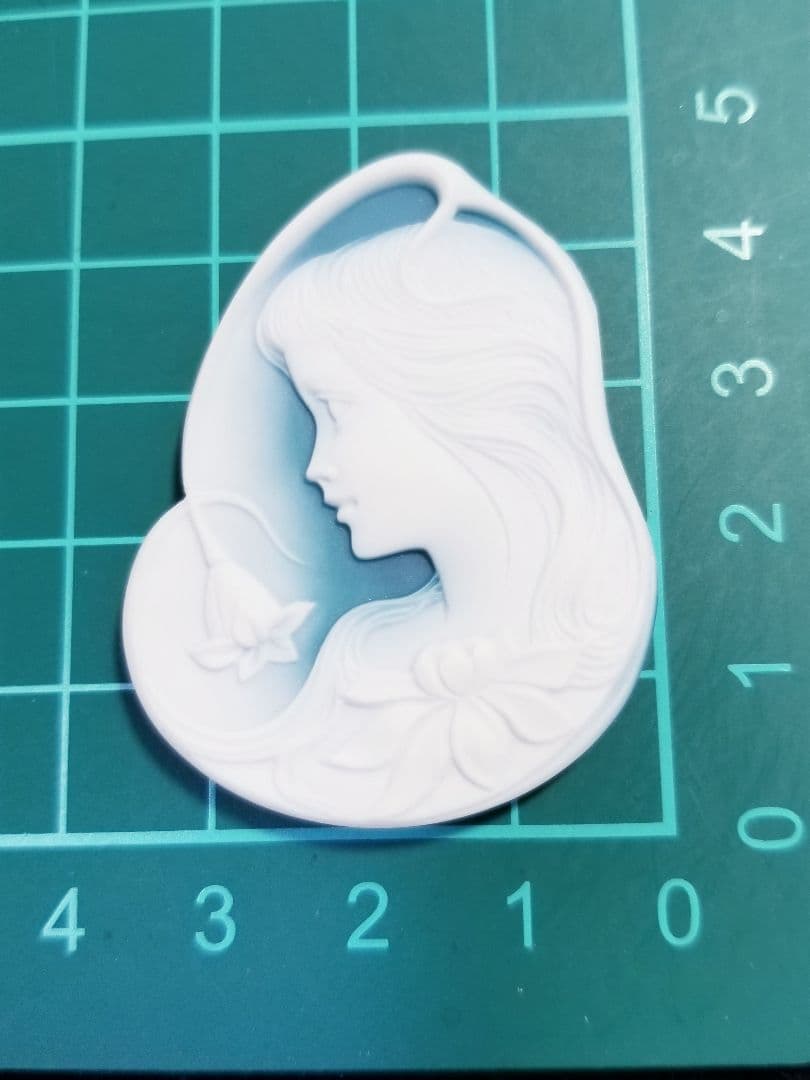 KM-929  【ハウス・ディーター・ロード作】天然緑瑪瑙カメオルース