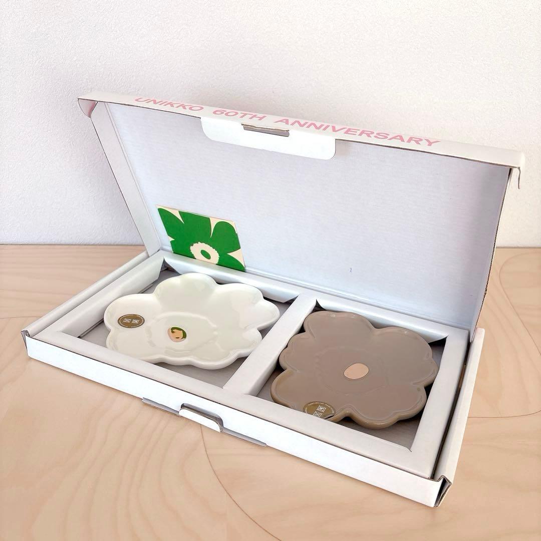 新品未使用 マリメッコ　60周年 ウニッコ プレート13cm 2枚セット